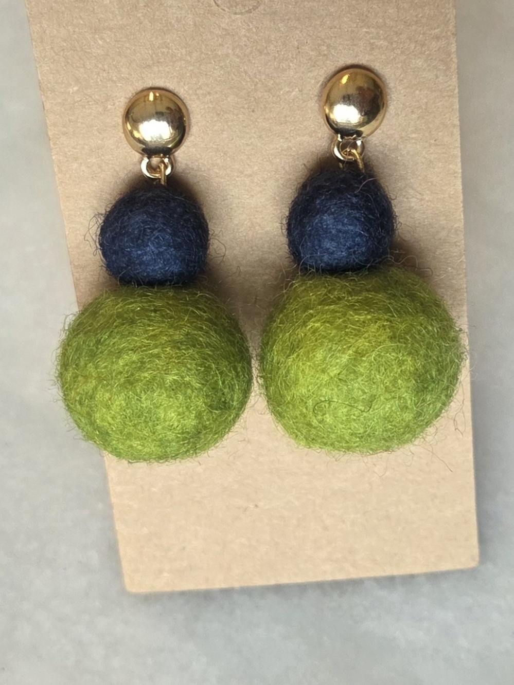 Women's accessory identification